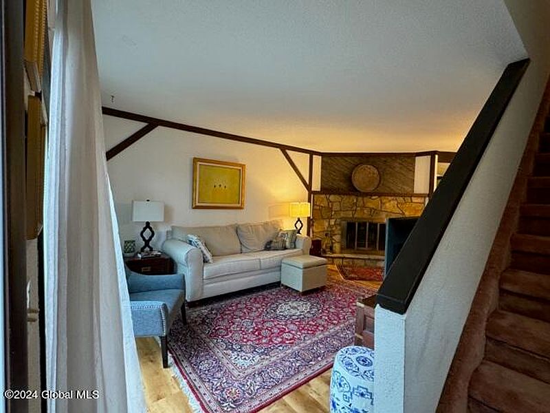 4th image of 112 Green Mansion Road #11-L