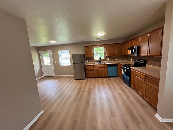 4th image of 650 Wood St