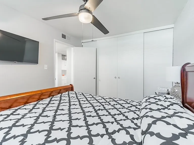 350 E Desert Inn Rd #H203 — Photo 19