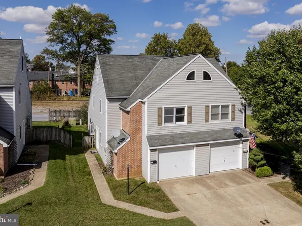 391 E Jackson St, New Holland, PA 17557