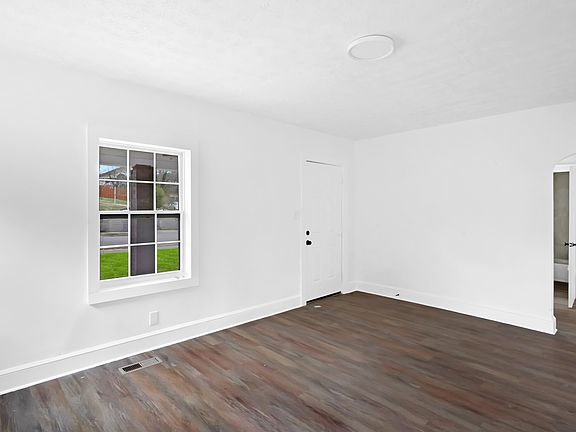 3rd image of 3001 Woodbine Ave