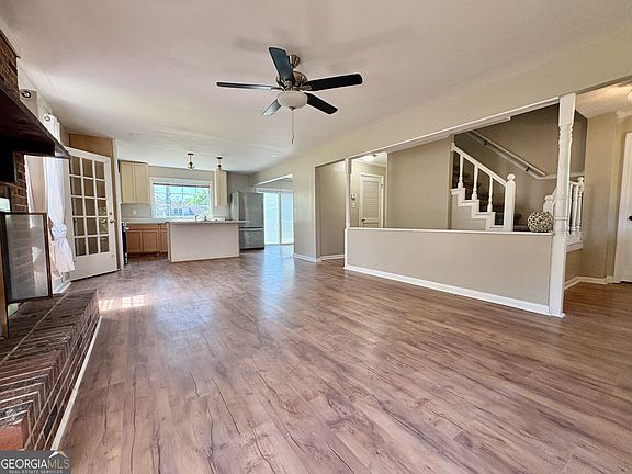 3rd image of 117 Laura Ln
