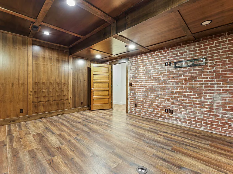 2098 E Elkhorn Rd — Photo 37
