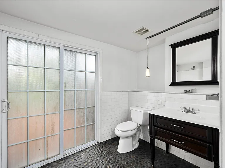 1832 Lexington St — Photo 14