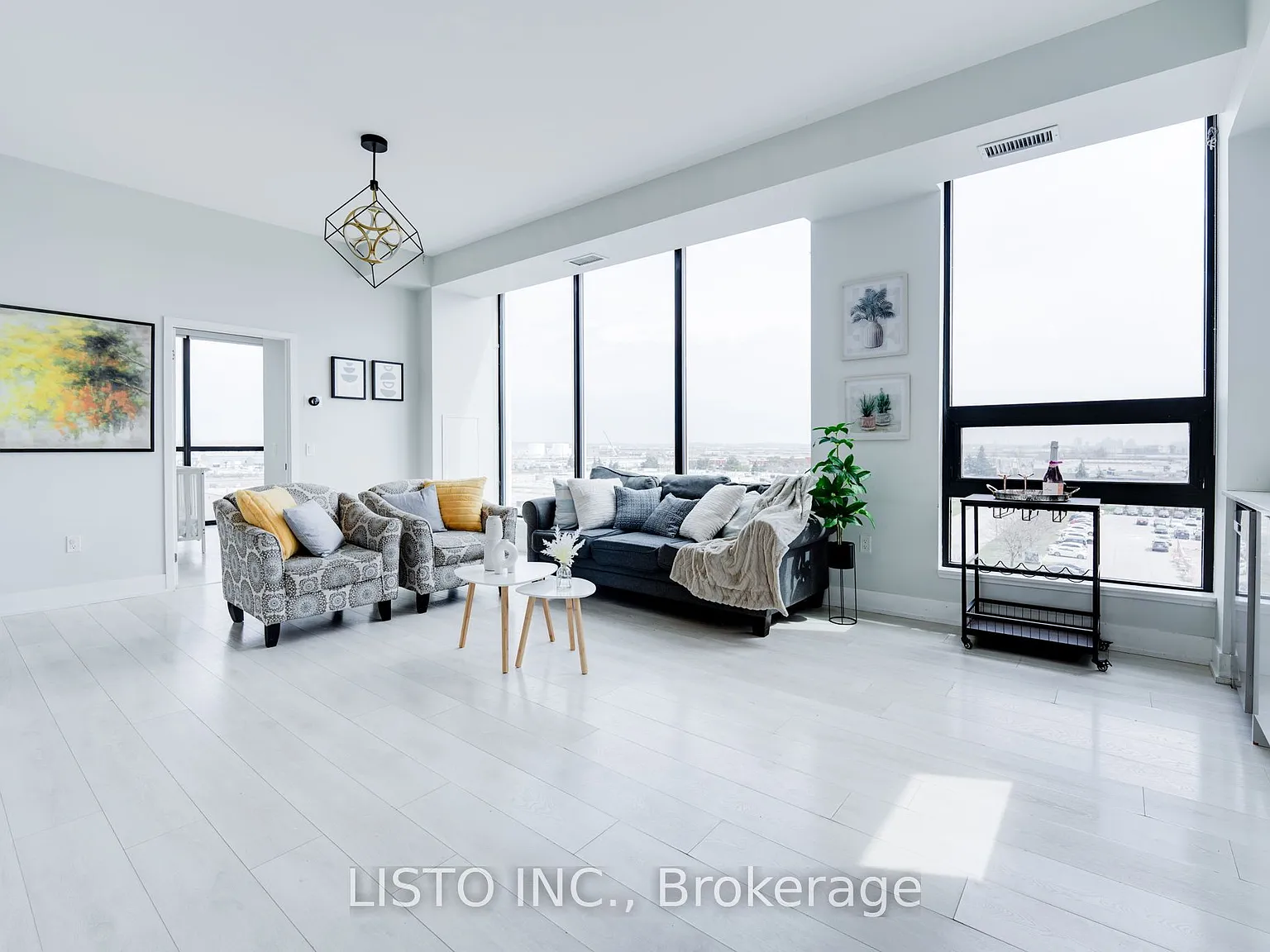 2 bed, $2,800 — Photo 1
