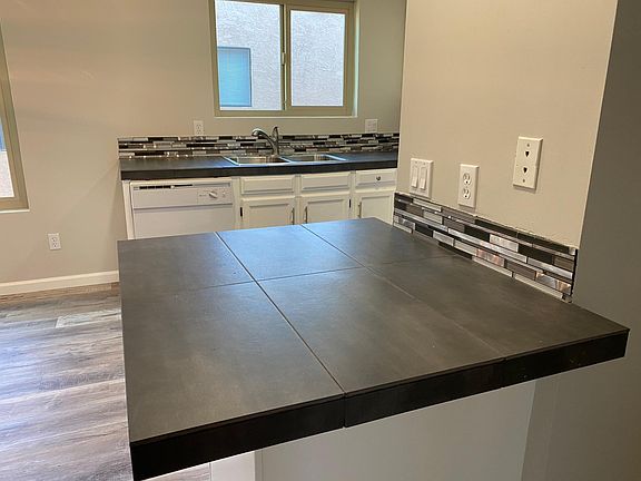 5th image of 924 N Revere Dr #202