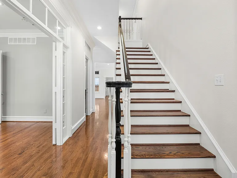 3817 Bryn Mawr Dr — Photo 3