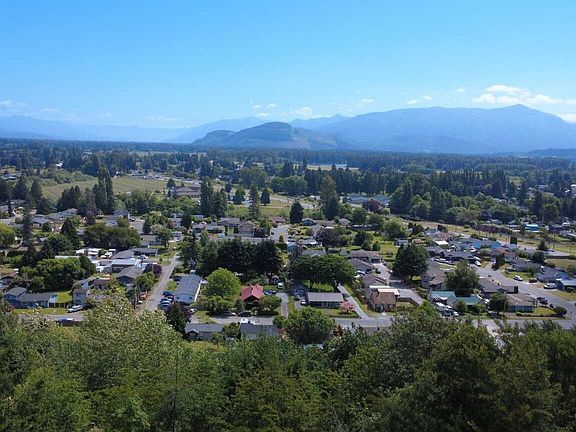 3rd image of 788 Overlook Lane
