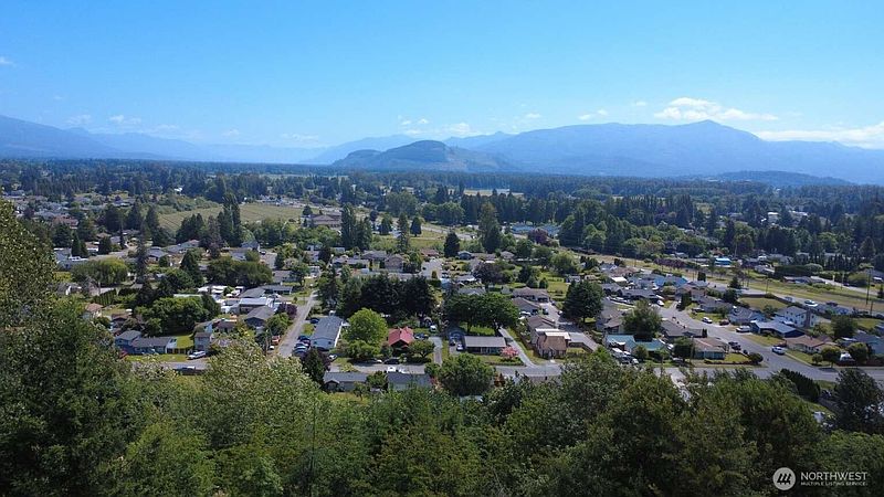 3rd image of 788 Overlook Lane