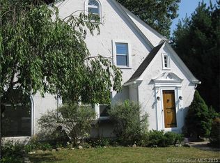 24 Greenway St, Hamden, CT 06517