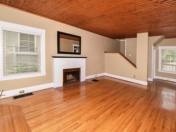 4th image of 3221 Lookout Dr
