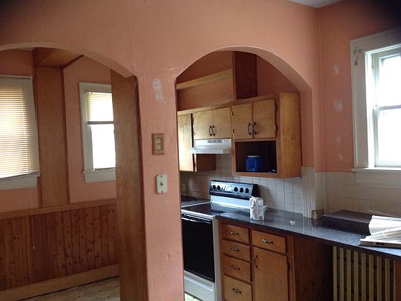 5th image of 327 Noble Ave NE