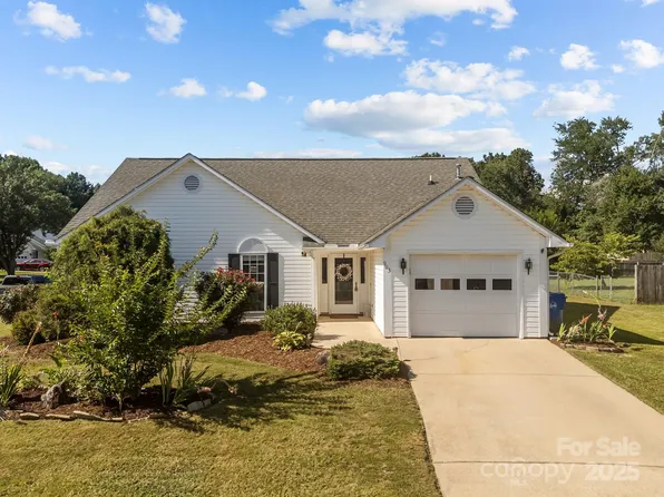 903 Woodhill Dr, Fletcher, NC 28732