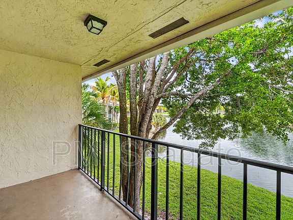 5th image of 1543 Lake Crystal Dr APT G