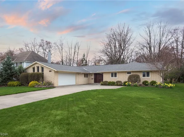 600 Wildbrook Dr, Bay Village, OH 44140