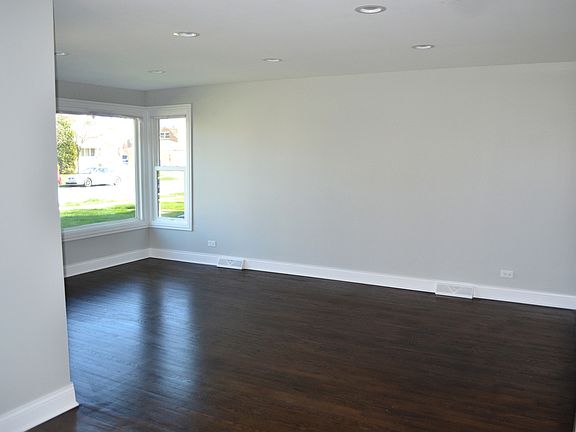 5th image of 7840 Mason Ave