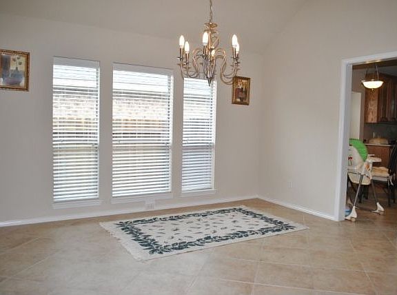 4th image of 871 Falling Springs Ln