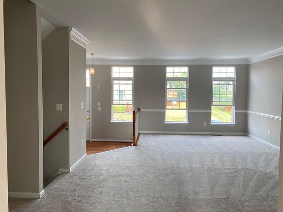 3rd image of 22625 Upperville Heights Sq