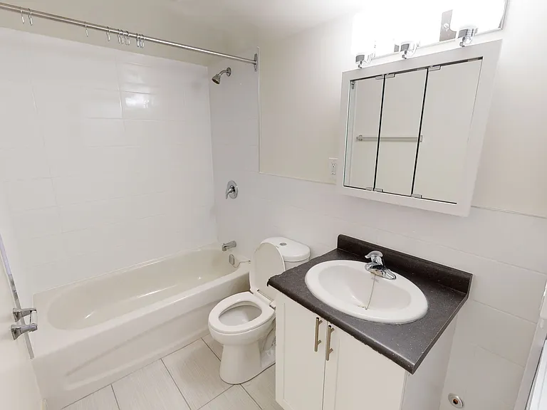 25 Wellesley St W — Photo 47