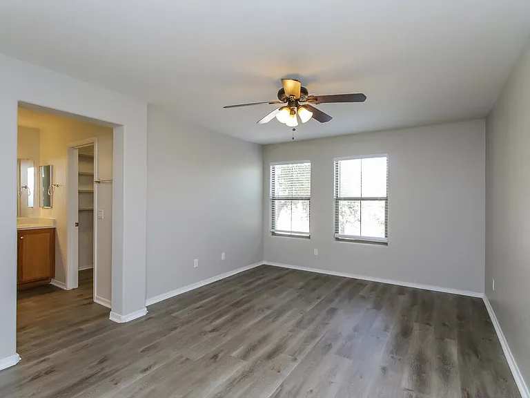 491 E Christopher St — Photo 9