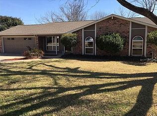 1440 Timberline Dr, Benbrook, TX 76126