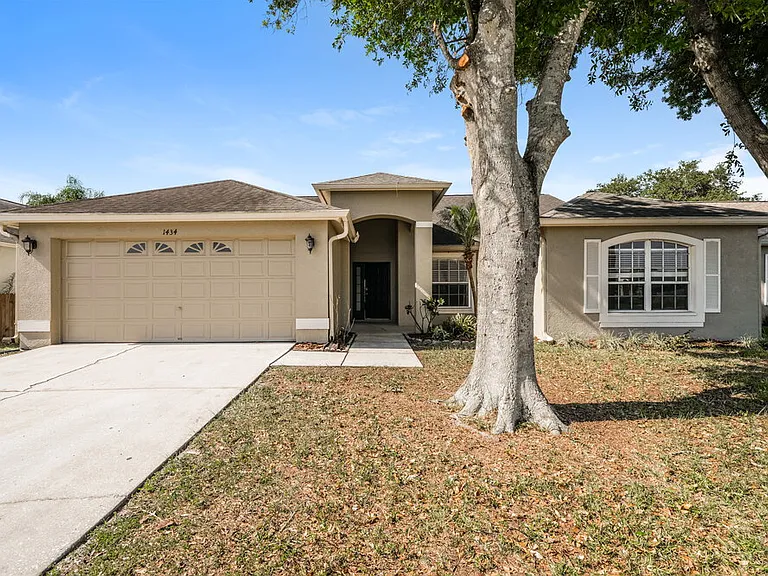 1434 Lakehurst Way — Photo 1