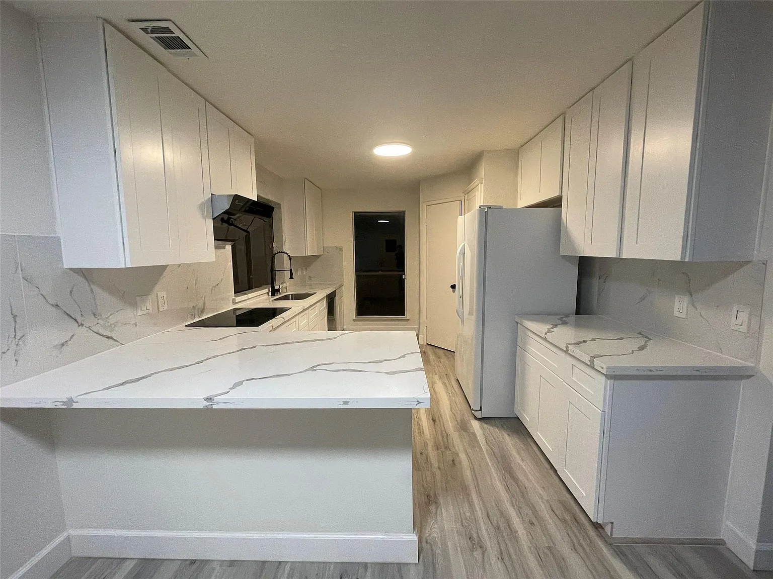 4 bed, 2.5 bath, 2436 sqft, $2,850 — Photo 3