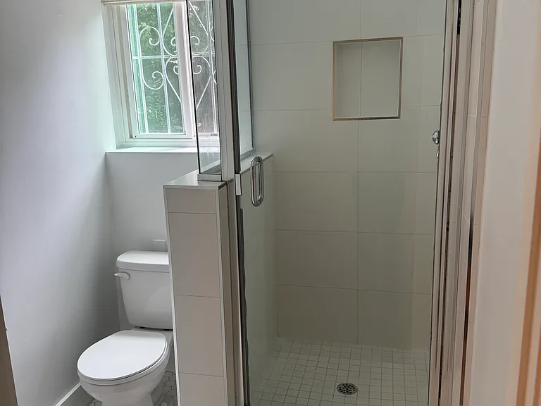 1165 Bay St — Photo 2