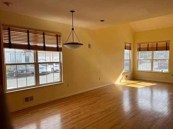 3rd image of 8 Gallop Ln #308