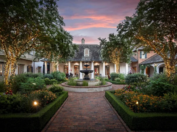 2 Grand Colonial Dr, Spring, TX 77382