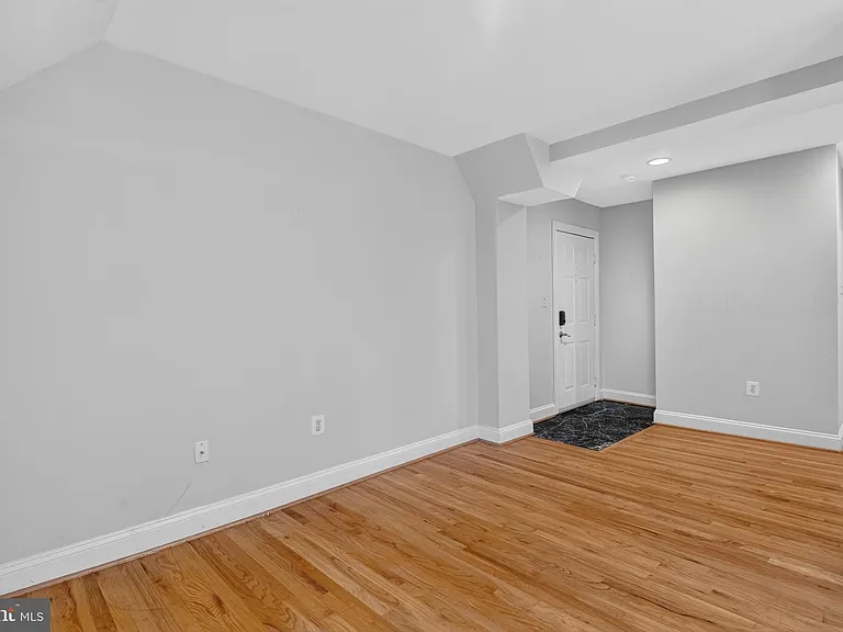 1427 Chapin St NW #204 — Photo 10