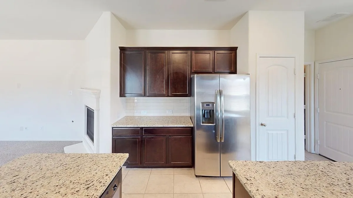 3 bed, 2.0 bath, 1456 sqft, $1,950 — Photo 4