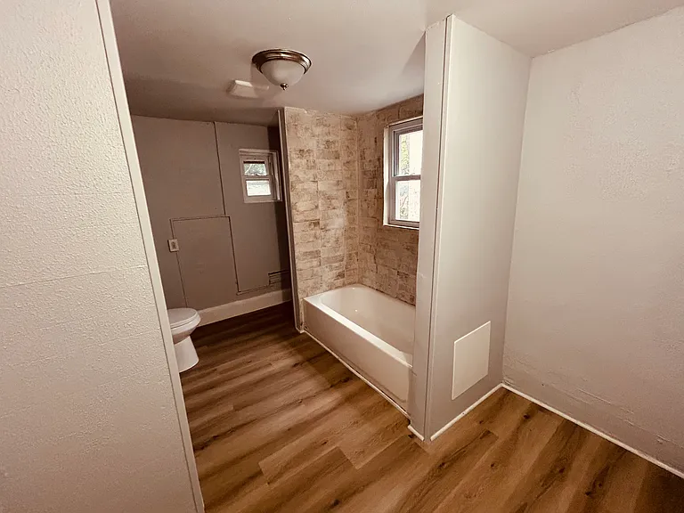 214 N Hall St — Photo 10
