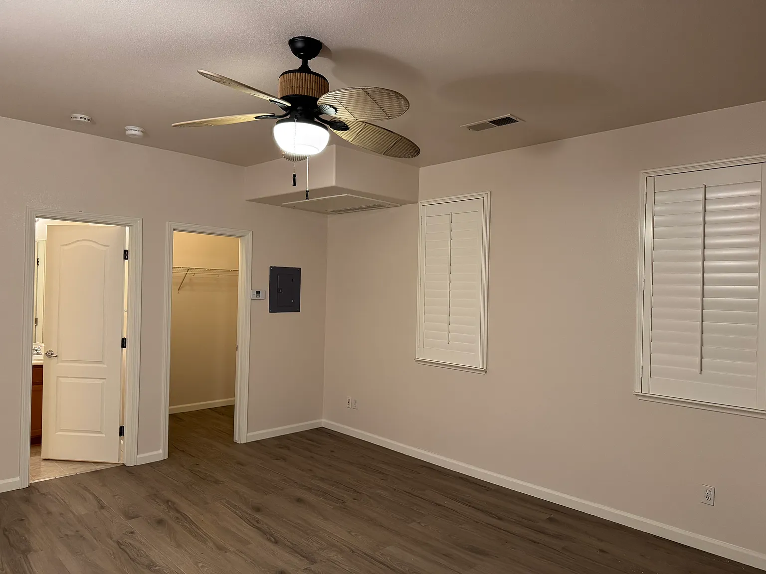 606 Leah Ln — Photo 3