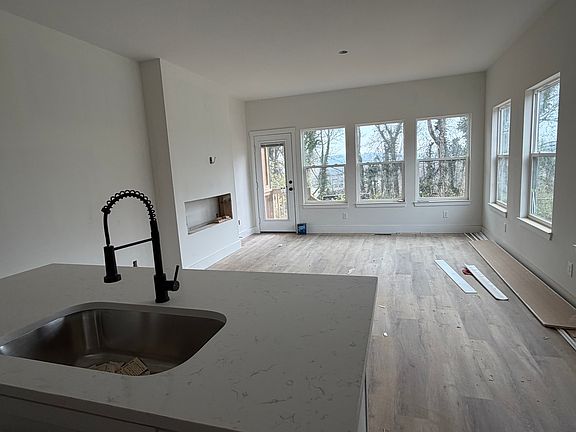 5th image of 4422 Grand Ave #A