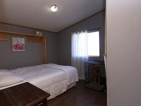 Murphy Bed in 3rd Bedroom doesn't convey