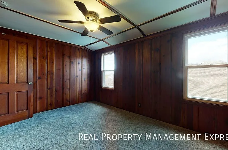 411 S Willow Ave — Photo 13
