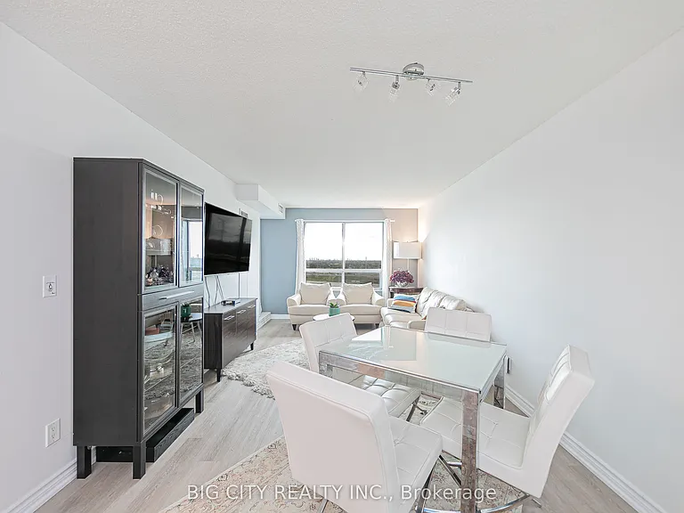 23 Oneida Cres #1206 — Photo 5