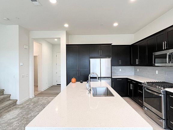 2nd image of 432 Clubhouse Dr