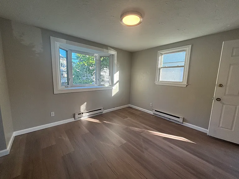 162-164 Essex St #1 — Photo 7