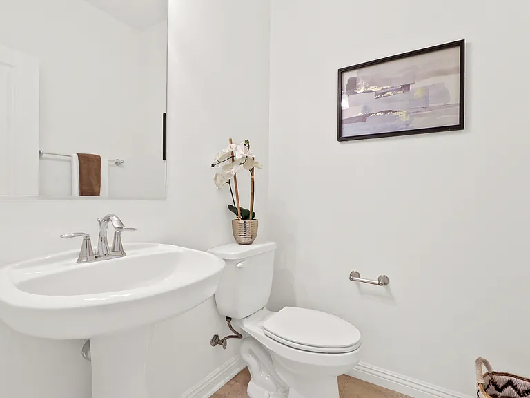 27 Linden Ln #27 — Photo 8