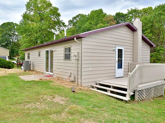 4th image of 795 Amber Dr