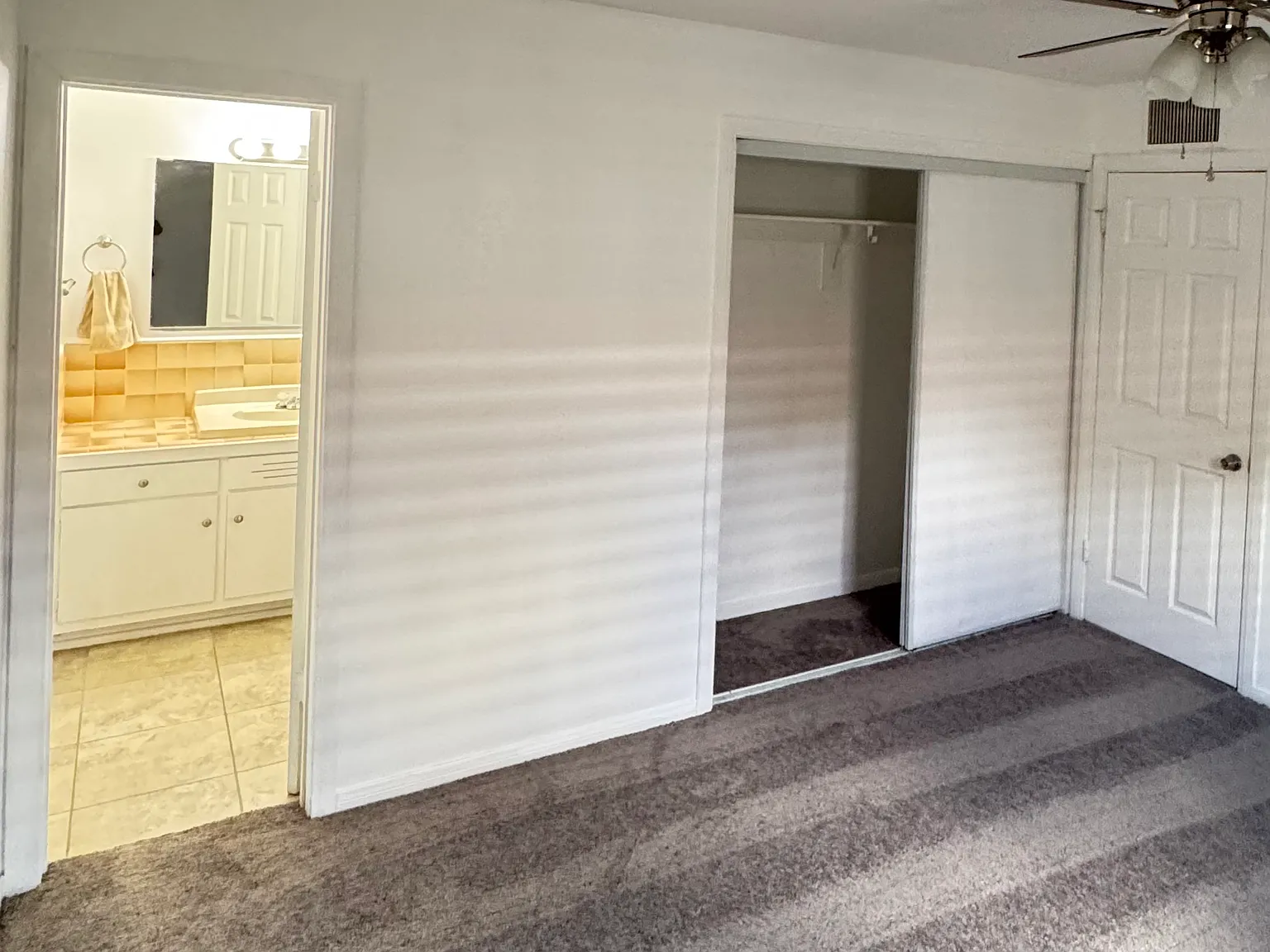 4 bed, 2022 sqft, $1,199 — Photo 1
