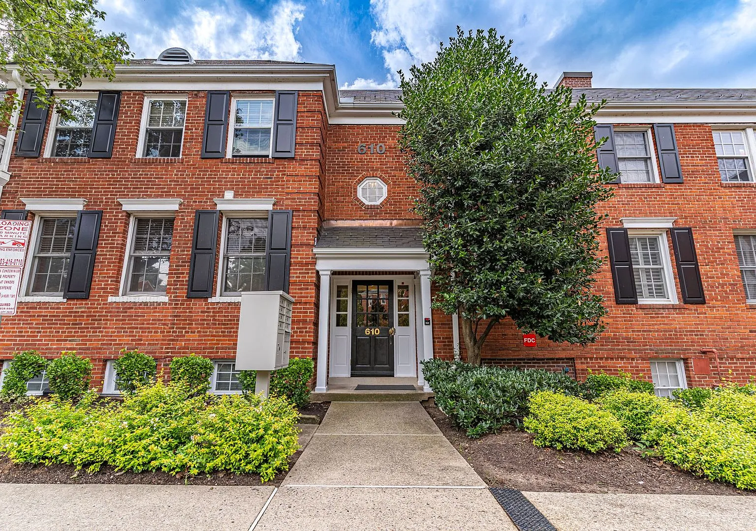 Comfy Condo in Old Town North Alexandria — Photo 1