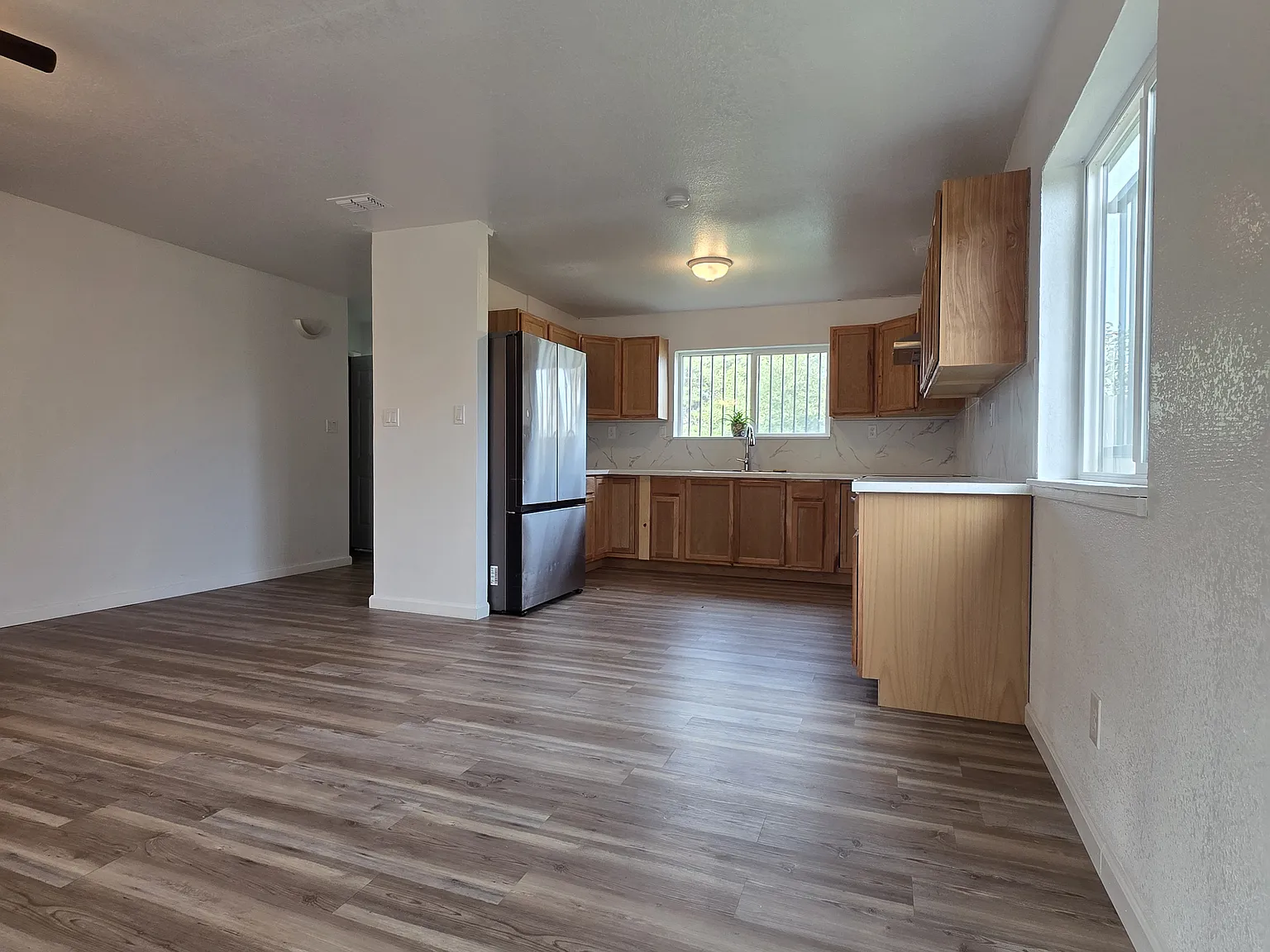 3 bed, 1257 sqft, $2,100 — Photo 3