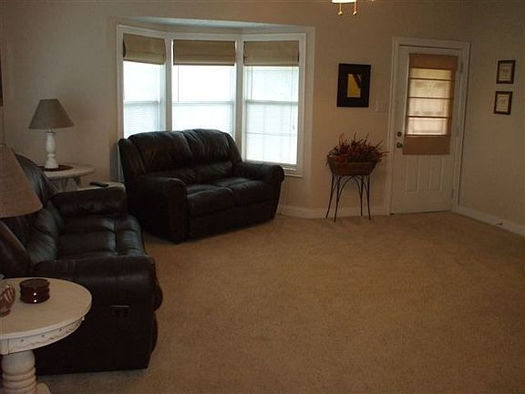 4th image of 2200 Glenwood Dr