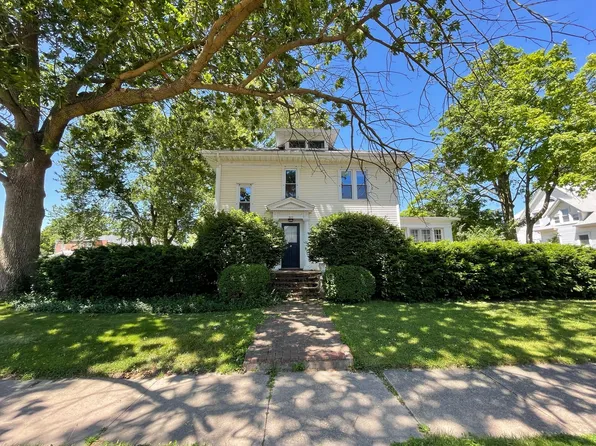 300 E Sale St, Tuscola, IL 61953