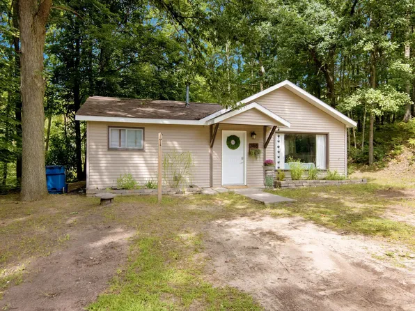 2465 Chandler Rd, Traverse City, MI 49696