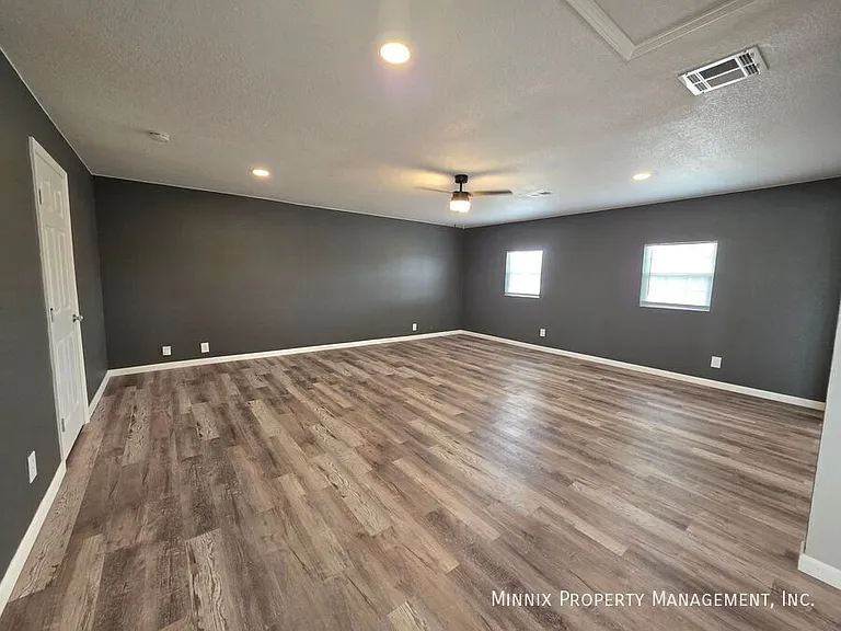4603 Mercedes Dr — Photo 9