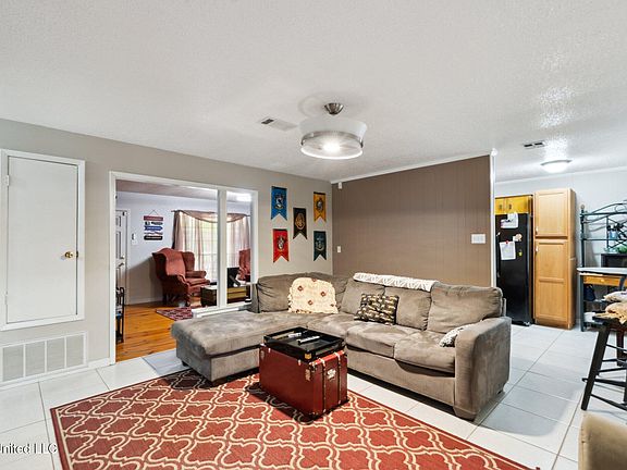 5th image of 268 McCool St